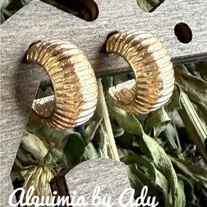 Alquimia Gold Ribbed Hoop Earrings